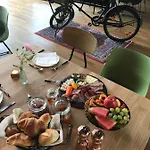 Hotel Gaestehaus & Cafe Leeze