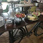 Gaestehaus & Cafe Leeze Hotel