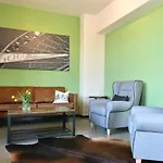 Gaestehaus & Cafe Leeze