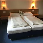 Gaestehaus & Cafe Leeze 3*
