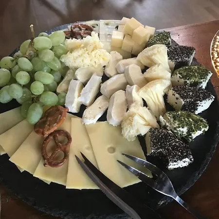 Gaestehaus & Cafe Leeze فندق بار دوركهايم
