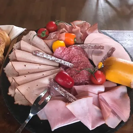 Gaestehaus & Cafe Leeze