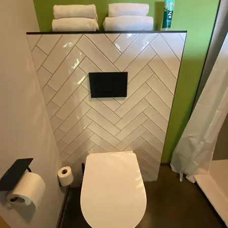 호텔 Gaestehaus & Cafe Leeze 3*