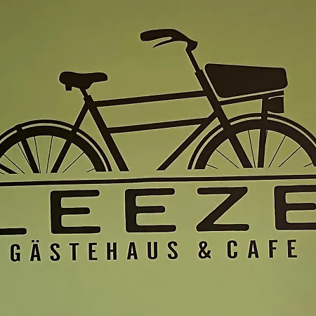 Gaestehaus & Cafe Leeze באד דירקהיים