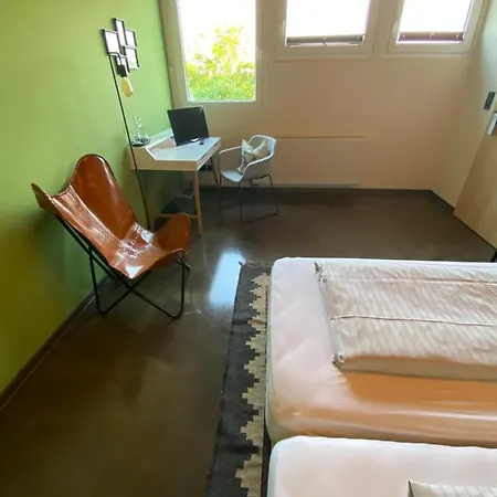 Gaestehaus & Cafe Leeze באד דירקהיים