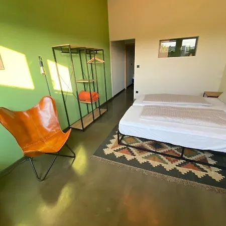 Gaestehaus & Cafe Leeze Ξενοδοχείο