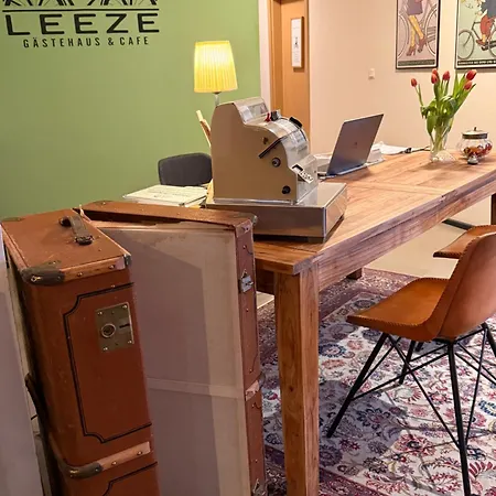 Gaestehaus & Cafe Leeze 3*