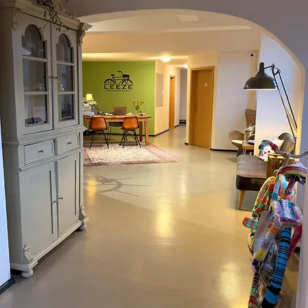 Gaestehaus & Cafe Leeze 호텔 3*