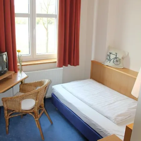 Szálloda Gaestehaus & Cafe Leeze 2*