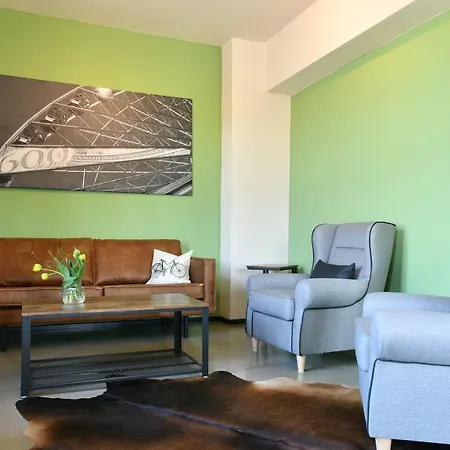 Gaestehaus & Cafe Leeze