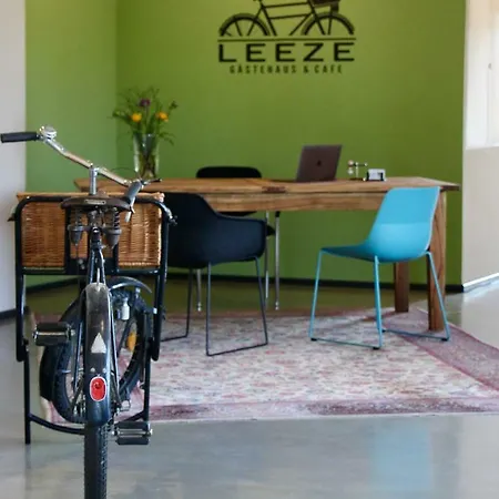 Gaestehaus & Cafe Leeze