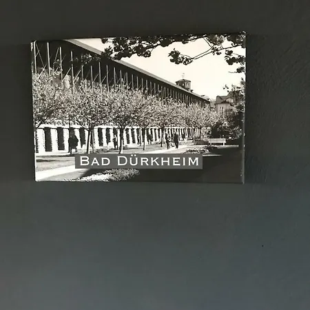 Gaestehaus & Cafe Leeze מלון