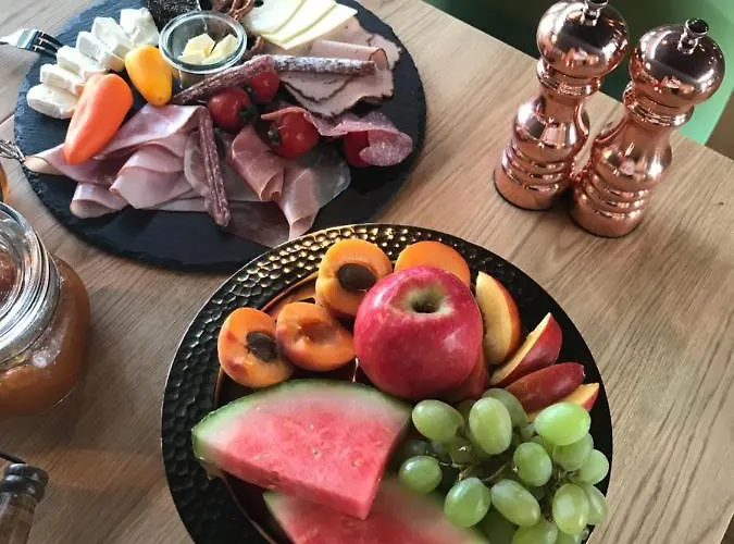 Gaestehaus & Cafe Leeze 3*