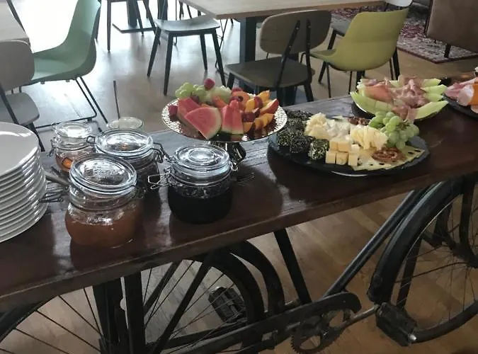 Gaestehaus & Cafe Leeze 酒店