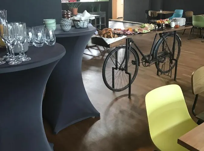 호텔 Gaestehaus & Cafe Leeze