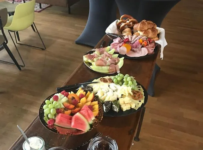 Gaestehaus & Cafe Leeze