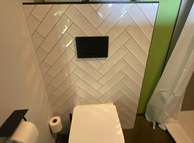 Hotel Gaestehaus & Cafe Leeze 3*