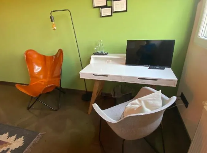 Gaestehaus & Cafe Leeze