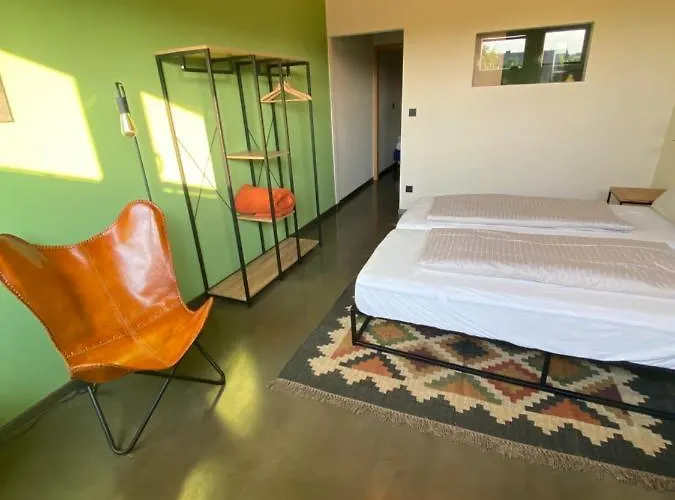 Gaestehaus & Cafe Leeze 호텔