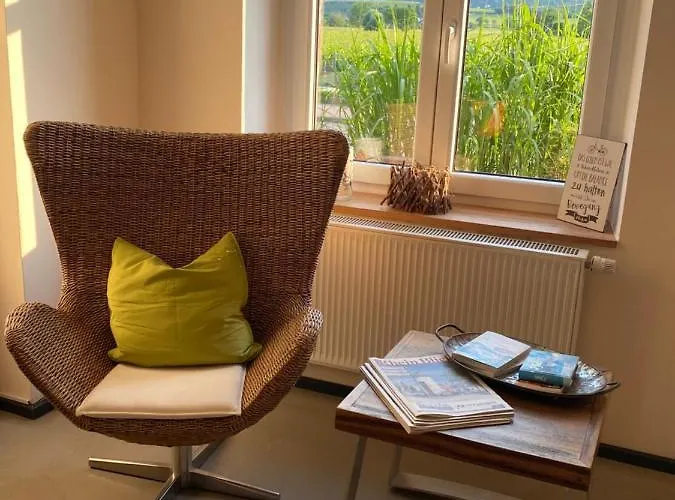 Gaestehaus & Cafe Leeze מלון באד דירקהיים