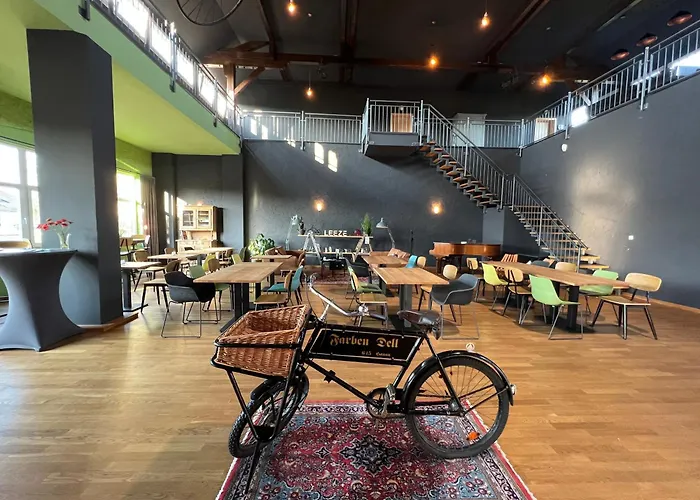 Gaestehaus & Cafe Leeze באד דירקהיים