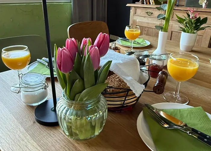 Gaestehaus & Cafe Leeze 3* באד דירקהיים