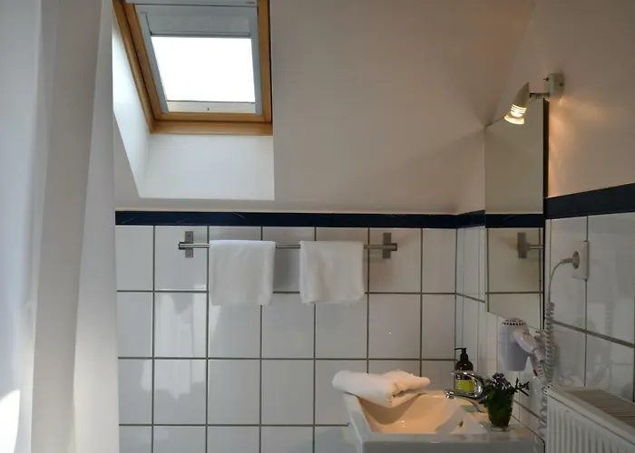 Gaestehaus & Cafe Leeze 3*