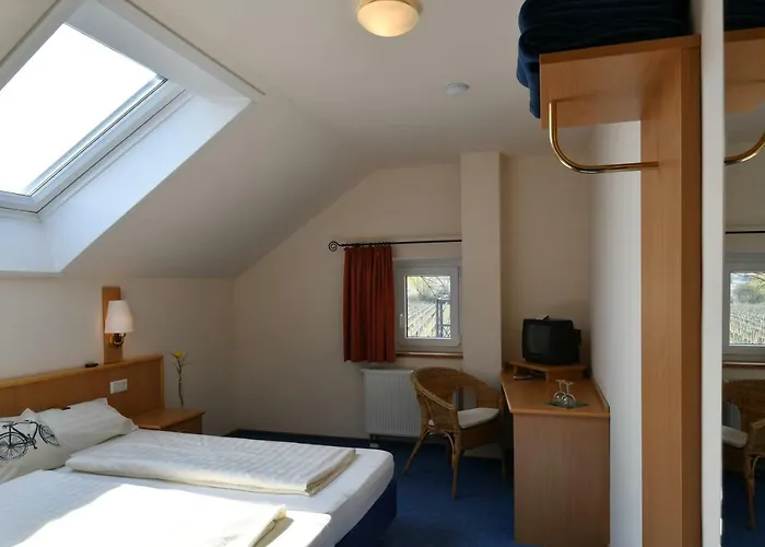 Gaestehaus & Cafe Leeze