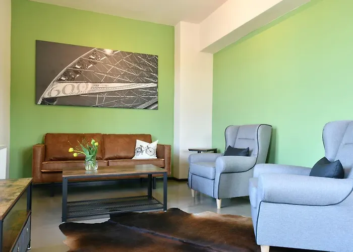 Gaestehaus & Cafe Leeze