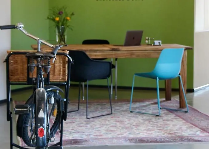 Gaestehaus & Cafe Leeze