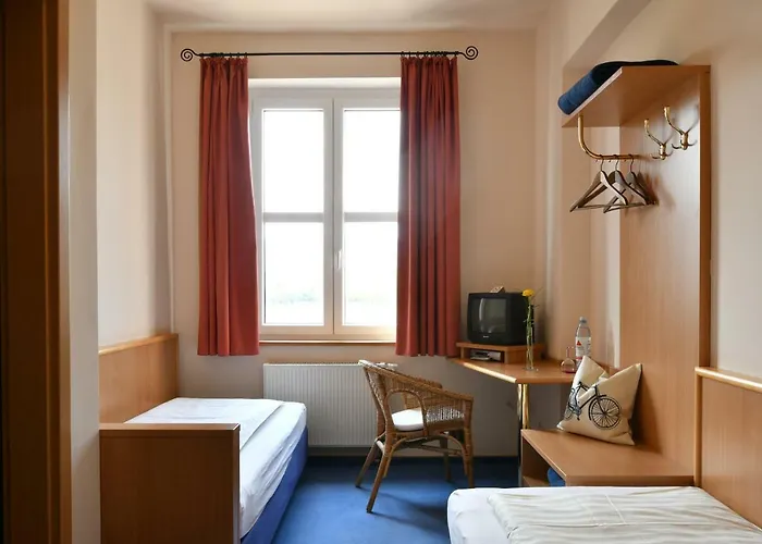 酒店 Gaestehaus & Cafe Leeze