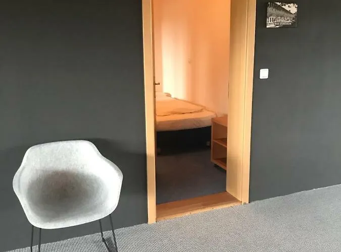 Gaestehaus & Cafe Leeze מלון 3*